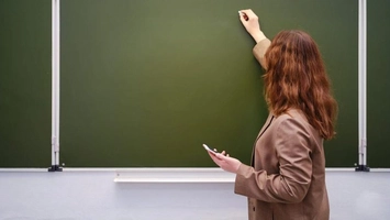 Peste 400 de cadre didactice din Iași vor să primească gradație de merit în 2025. ISJ a făcut publică lista