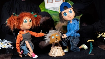 Ziua Copilului la Teatrul „Luceafărul” din Iași! Un atelier creativ de realizat păpuși din materiale reciclabile și premiera unui spectacol cu tematică ecologică