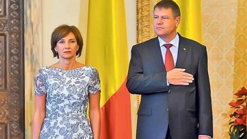 Carmen Iohannis pare să se fi schimbat radical. Ce intervenții estetice și-a făcut fosta Prima Doamnă