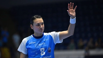 Cristina Neagu a fost decorată la Palatul Cotroceni de Ilie Bolojan