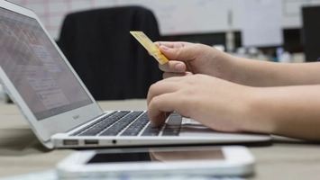 O nouă fraudă cu credite bancare! Românii află că au de plătit rate pe care nu le-au făcut!
