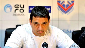 Șoc în lumea fotbalului! Ionel Ganea, victimă a unui accident rutier teribil! Fiul său de doar 2 anișori luptă pentru viață la spital!