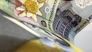Cum își umflau salariile bugetarii cu sporuri peste sporuri. Un funcționar lua 13.400 lei net