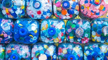 Cum să reciclăm corect deșeurile din plastic? Dacă te obișnuiești cu procesul totul devine normal!