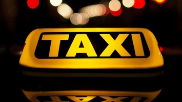 Un șofer de taxi este în centrul unei anchete judiciare! A fost pus sub acuzare pentru furt, după ce ar fi sustras bagajele și o sumă importantă de bani aparținând unui ministru de Externe