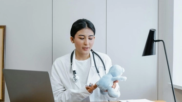 Care sunt cele mai frecvente întrebări adresate medicului pediatru în primii ani de viață?