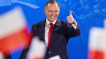 Președintele-boxer al Poloniei. Cine este Karol Nawrocki, naționalistul controversat susținut de Trump