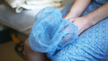 Pacienții bolnavi de cancer, loviți din plin! Ce pregătește statul pentru concediile medicale