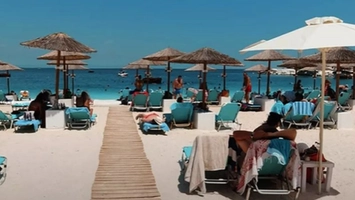 Cât costă un şezlong în Thassos, în 2025? Preţurile sunt mai mici decât pe litoralul românesc!