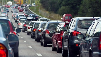 Depășirea coloanelor în trafic. Regula rutieră care a fost schimbată în 2025