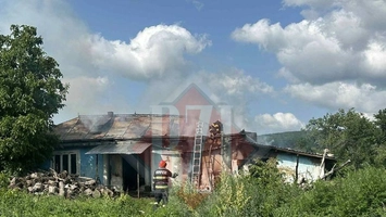 Incendiu la o casă din comuna Scobinți. Ce recomandări fac pompierii ieșeni