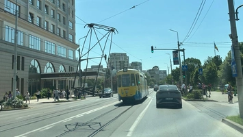Situație incredibilă la Iași! Pantograful unui tramvai s-a rupt în mers pe strada Palat – UPDATE
