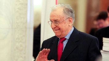 Ion Iliescu, internat în spital. Fostul președinte al României se află la ATI