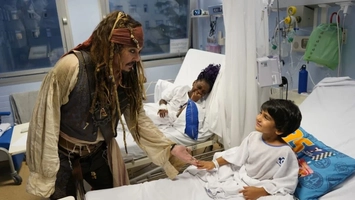 Nu vei crede ce a făcut Johnny Depp în Madrid! Apariția sa i-a emoționat pe toți până la lacrimi