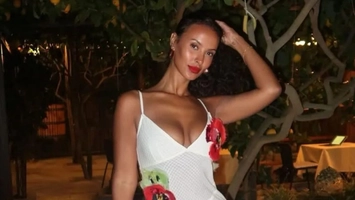 Maya Jama a purtat o rochie provocatoare în vacanța din Mallorca. Iată cum s-a afișat aceasta înainte de lansarea noului sezon Love Island