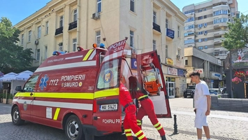 Tânără de 16 ani, luată cu targa de pe Bulevardul Ștefan cel Mare din Iași. Suspiciune de intoxicație alcoolică