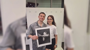 O studentă de la TUIASI a realizat un portret în creion al artistului The Motans. „Este un om foarte cald. Mi s-a părut că este cu adevărat omul din spatele versurilor”