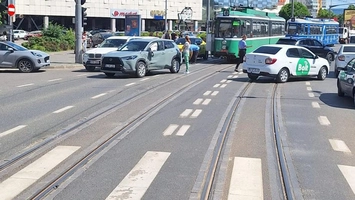 Accident rutier în Tudor Vladimirescu. Circulația tramvaielor a fost blocată temporar