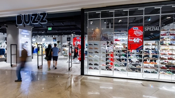 Noua destinație pentru pasionații de sneakers în Palas: Buzz Sneaker Station. Locația afișează reduceri de până la 40%