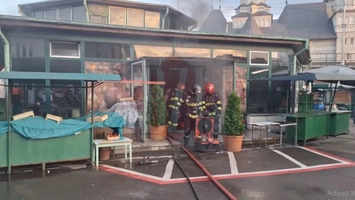 Incendiu în Piața Alexandru, municipiul Iași. Pompierii intervin