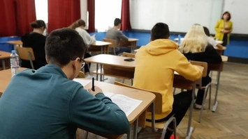 Începe admiterea în învățământul seral liceal pentru tinerii de peste 18 ani! Vezi ce acte îți trebuie și unde te poți înscrie