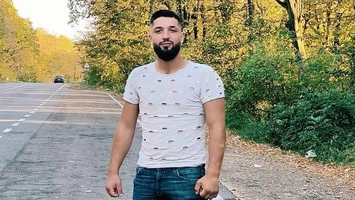 Luptătorul K1 care a devenit criminal la o petrecere are soarta în mâinile medicilor legiști. Din pușcărie, așteaptă vestea cea mare