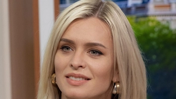 Nadiya Bychkova are o înfățișare incredibilă! „Undeva între mare și cer… am început să cred din nou în magie.”