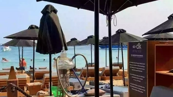 Nota de plată uriașă plătită de o turistă într-un restaurant din Mykonos! Și condimentele sunt taxate separat!
