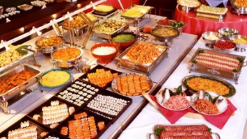 Nu mânca aceste alimente la all-inclusive! Poți face toxiinfecții alimentare!