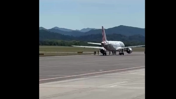 Tragedie pe aeroportul din Bergamo! Un bărbat a murit după ce a fost aspirat de motorul unui avion