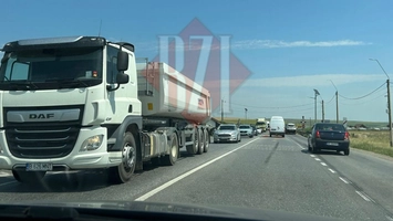 Trafic blocat spre Podu Iloaiei! Șoferii stau la coadă ore în șir
