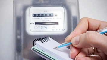 Suspiciuni de facturare incorectă la energie electrică. ANRE, presată să corecteze situația