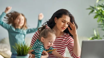 Statul taxează părinții care stau acasă cu copiii! Apel urgent al ASFANU către autorități