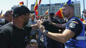 Protest în Piața Victoriei! Protestul pro-Călin Georgescu a generat tensiuni cu jandarmii