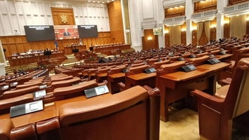 Moţiunea de cenzură împotriva Guvernului Bolojan, citită în plenul gol – VIDEO