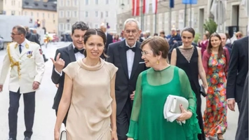 Cum a apărut Nicușor Dan împreună cu familia, la prima vizită oficială externă. Aceștia au participat la Festivalul de la Salzburg