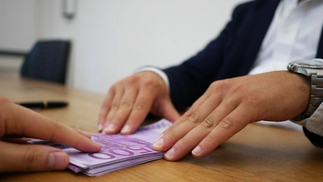 UE pregătește o nouă taxă pentru companiile cu afaceri de peste 50 milioane euro