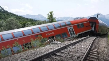 A fost haos total! Cel puțin 3 morți și 50 de răniți după ce un tren s-a rupt în două în plină cursă