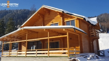 O cabană din lemn rotund oferă confort autentic. Cum îmbină firma Legnosistem tradiția cu modernul