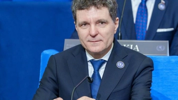 Gafele lui Nicușor Dan, transpuse în versuri: „Ești doar Mămăliguță cel Viteaz”