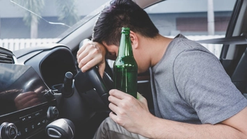 A condus beat și acum vrea să scape de răspundere! „Nu este ca și cum inculpatul nu știa să conducă”