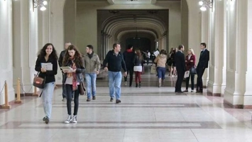Practica universitară, doar o formalitate pentru unii studenți din Iași! Tinerii termină stagiile fără experiență reală: „E o pierdere de timp”