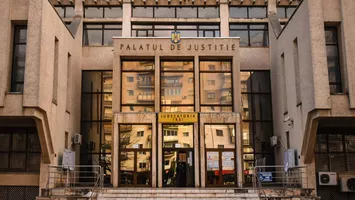 O femeie din Iași a fost sancționată de polițiști pentru că nu a acordat prioritate pe trecerea de pietoni: „De ce să mă fi oprit?”
