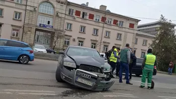 Accident rutier în Iași! Un autoturism a intrat în coliziune cu un tramvai