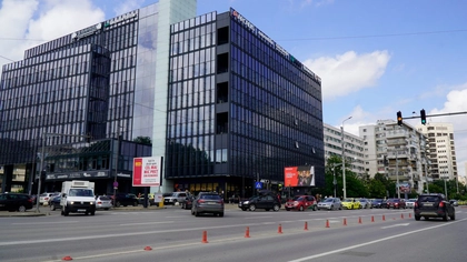 Deși este una dintre cele mai cunoscute clădiri din Iași, puțini oameni știu acest aspect! Iată de ce magazinul Moldova nu se aliniază cu restul clădirilor din zonă