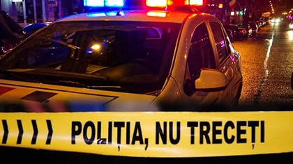 Scene de groază la Iași. O vânzătoare a primit mai multe cuțite în cap, după ce i-a spus unui client să părăsească magazinul