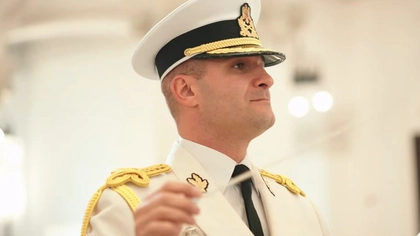 Căpitanul care dirijează muzica militară din Iași își construiește ilegal o vilă ca în filme, într-o zonă exclusivistă din Copou. Investiția este de sute de mii de euro