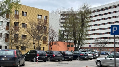 Video interzis minorilor! Continuă orgiile în public, în Campusul din Tudor Vladimirescu! Studenții au surprins încă o partidă incendiară de amor, de data aceasta pe spațiul verde