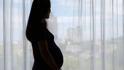 Un singur contact intim pe care l-a avut cu o minoră l-a costat scump pe un tânăr din Iași. A fost condamnat la 2 ani de închisoare și trebuie să aibă grijă de un bebeluș