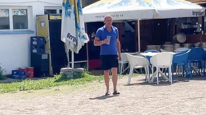 Spectacol grotesc la Ștrandul Municipal. Ieșenii se plâng că salvamarii beau până nu se mai țin pe picioare. „A fost ziua lui și i-a servit”